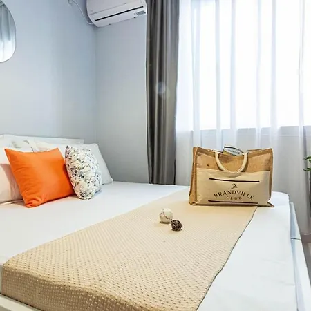 12 - & Access Apartman *